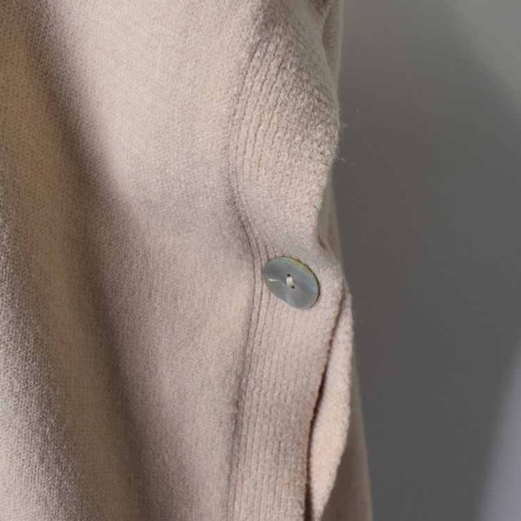 Stickad Ponchotröja med Knappar BEIGE