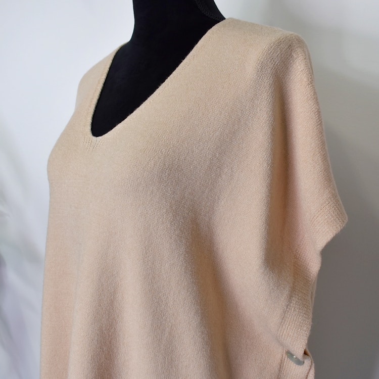 Stickad Ponchotröja med Knappar BEIGE