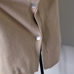 Stickad Ponchotröja med Knappar BEIGE