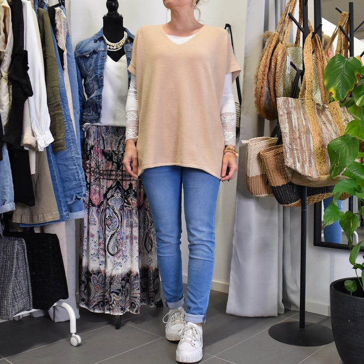 Stickad Ponchotröja med Knappar BEIGE