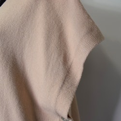 Stickad Ponchotröja med Knappar BEIGE