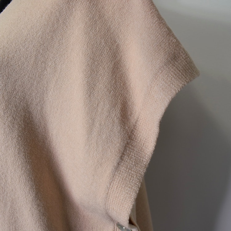 Stickad Ponchotröja med Knappar BEIGE