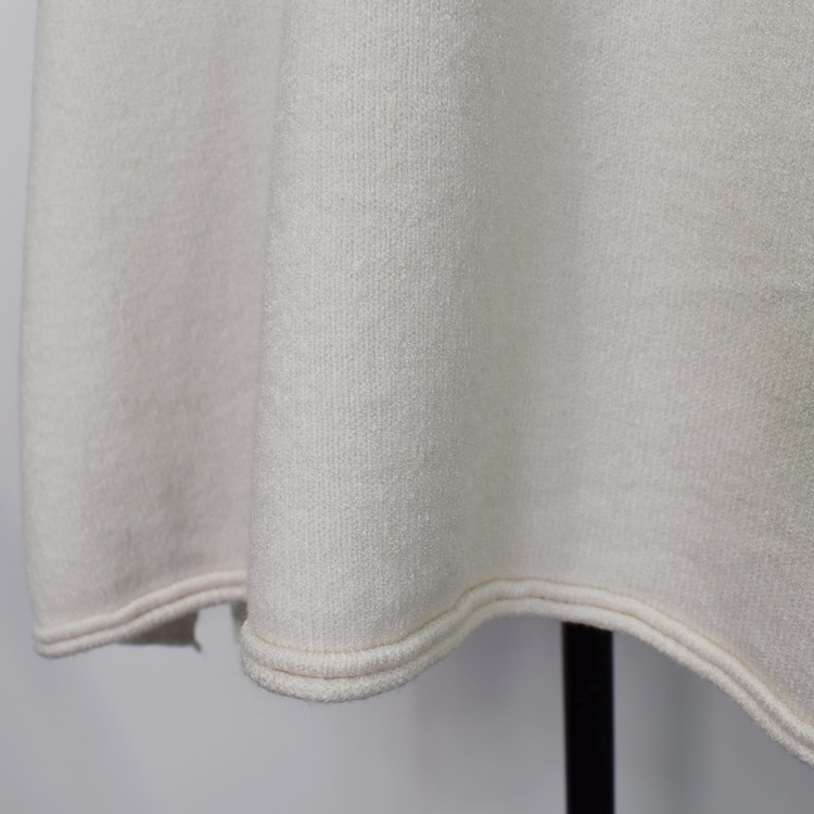 Stickad Ponchotröja med Knappar ECRU