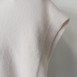 Stickad Ponchotröja med Knappar ECRU