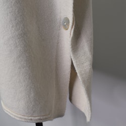 Stickad Ponchotröja med Knappar ECRU