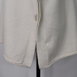Stickad Ponchotröja med Knappar ECRU