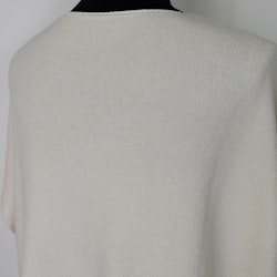 Stickad Ponchotröja med Knappar ECRU