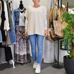Stickad Ponchotröja med Knappar ECRU