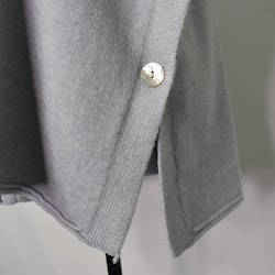 Stickad Ponchotröja med Knappar GRÅ