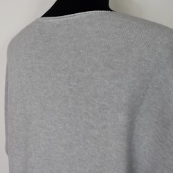 Stickad Ponchotröja med Knappar GRÅ