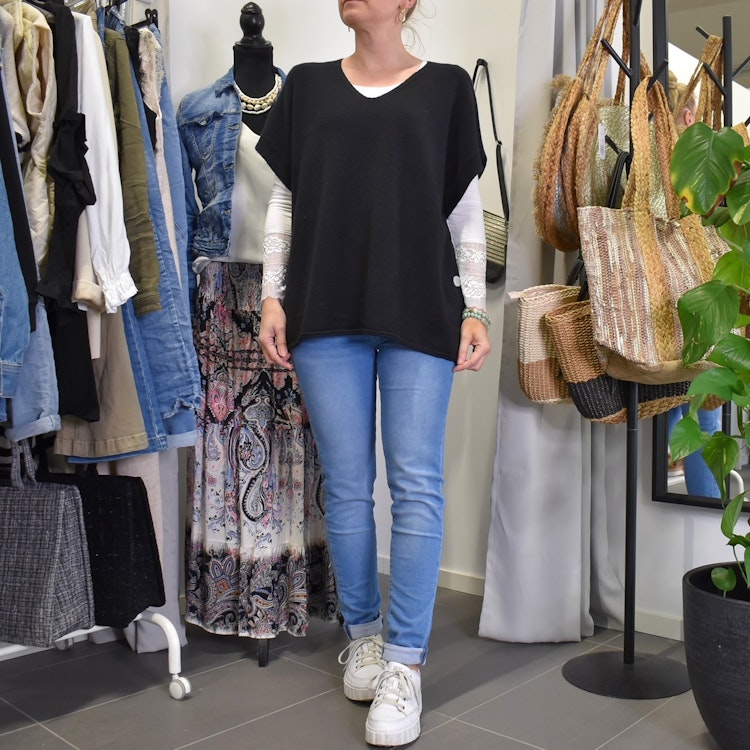 Stickad Ponchotröja med Knappar SVART