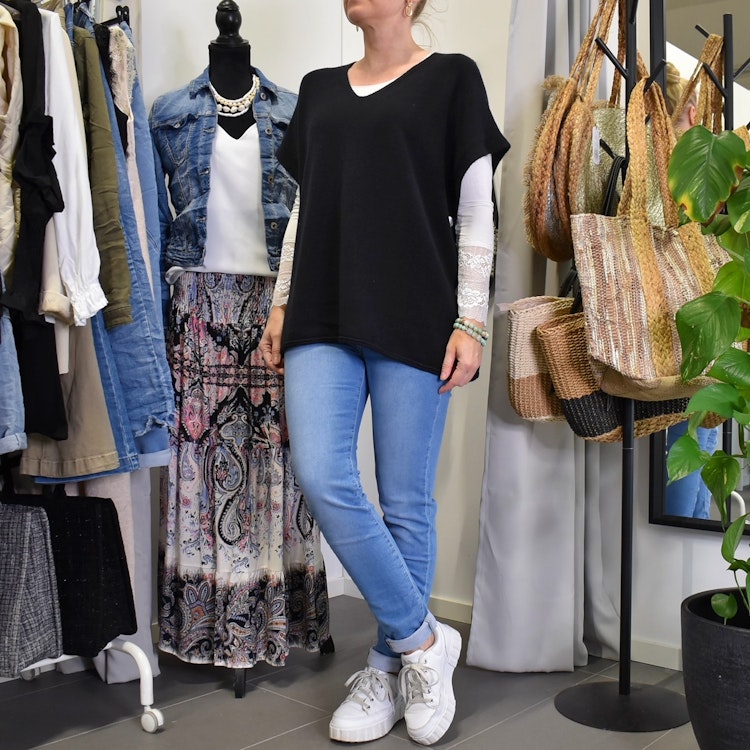 Stickad Ponchotröja med Knappar SVART