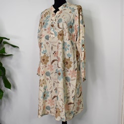Klänning Eva Blommig BEIGE - Marta du Chateau