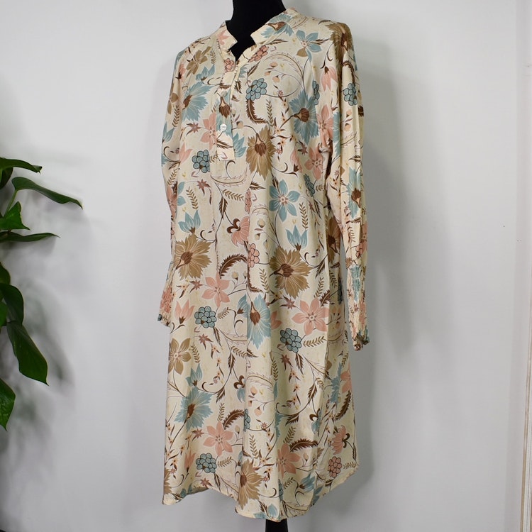 Klänning Eva Blommig BEIGE - Marta du Chateau