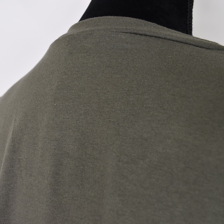 T-shirt V-ringad KAKI