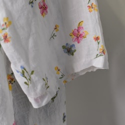 Skjortklänning i linne BLOMMIG - Stajl Agenturer