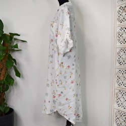 Skjortklänning i linne BLOMMIG - Stajl Agenturer