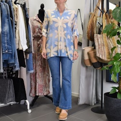 Blus Claudia Leaf LJUSBLÅ - Stajl Agenturer