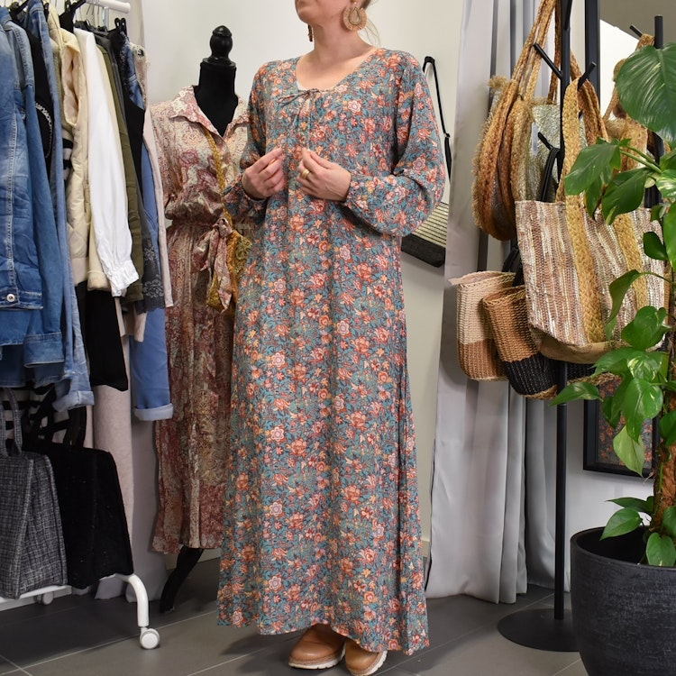 Klänning Kenja MAGNOLIA BLUE - Stajl Agenturer