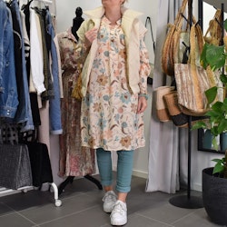 Klänning Eva Blommig BEIGE - Marta du Chateau