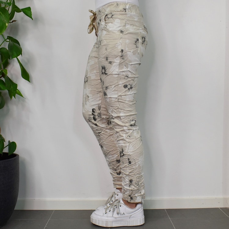 Stretchig Byxa Merilyn Blommig BEIGE - Marta du Chateau