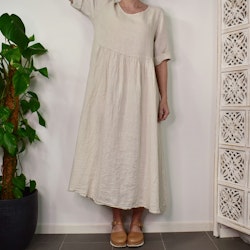Långklänning i linne BEIGE