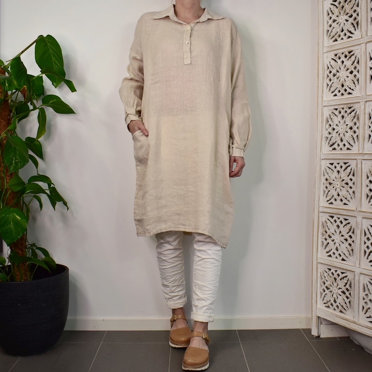Kort skjortklänning i linne LJUSBEIGE