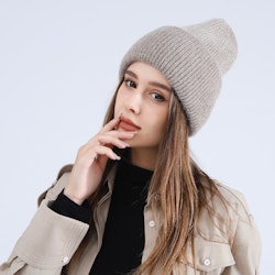Stickad Mössa Glitter TAUPE