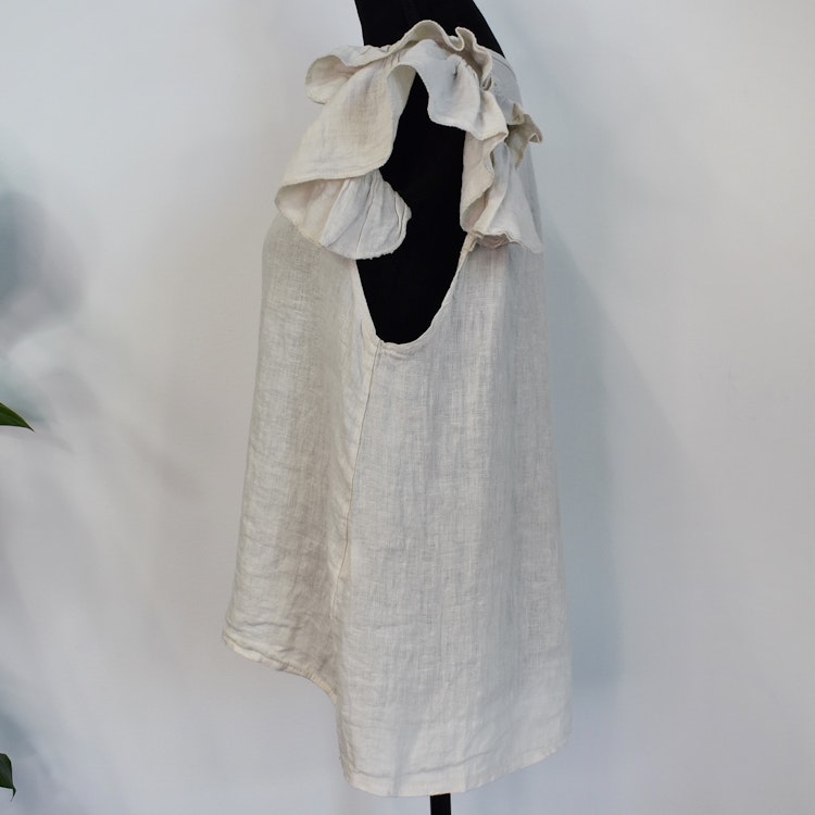 Linnetopp med volangärm BEIGE