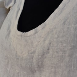 Linnetopp med volangärm BEIGE