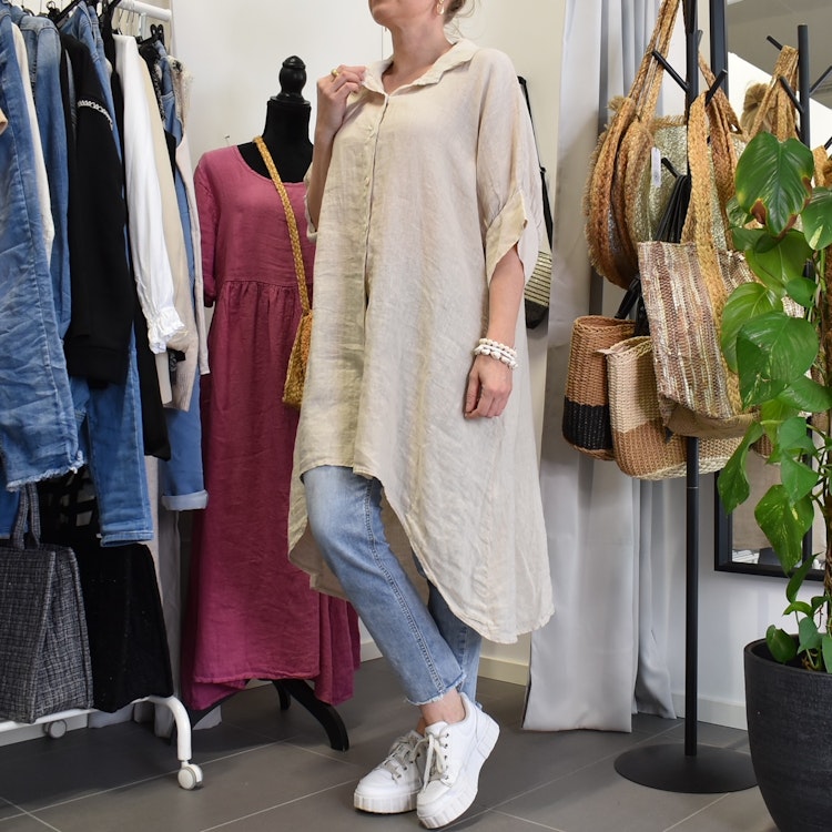Storskjorta i linne Over Sized LJUSBEIGE