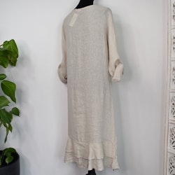 Linneklänning med volang LJUSBEIGE