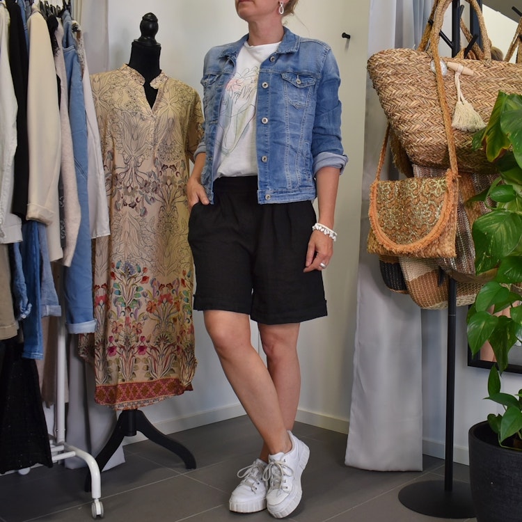 Linneshorts Sophia SVART - Marta du Chateau