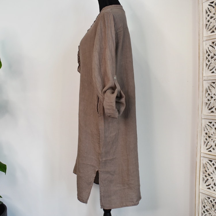 Kort Linneklänning med Krås TAUPE