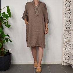 Kort Linneklänning med Krås TAUPE