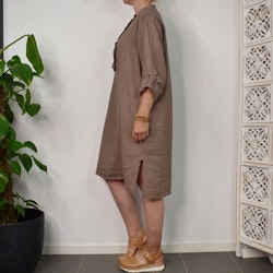 Kort Linneklänning med Krås TAUPE