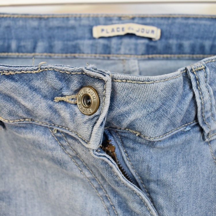 SECOND HAND Baggy Jeans LJUS BLÅ Storlek 34 - Place du Jour