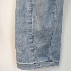 SECOND HAND Baggy Jeans LJUS BLÅ Storlek 34 - Place du Jour