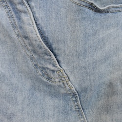 SECOND HAND Baggy Jeans LJUS BLÅ Storlek 34 - Place du Jour