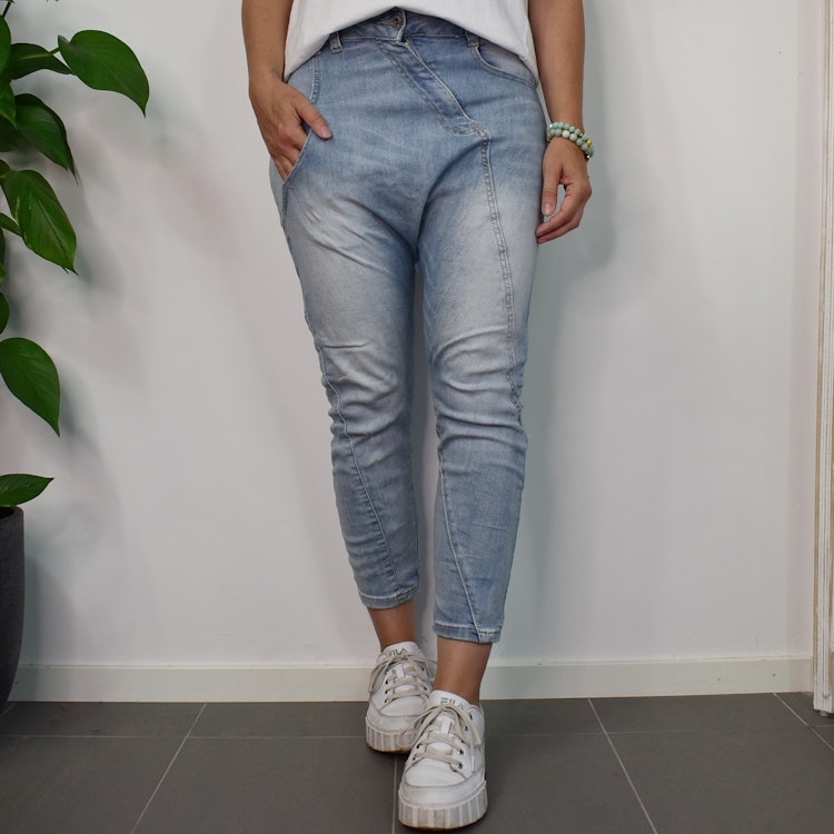 SECOND HAND Baggy Jeans LJUS BLÅ Storlek 34 - Place du Jour