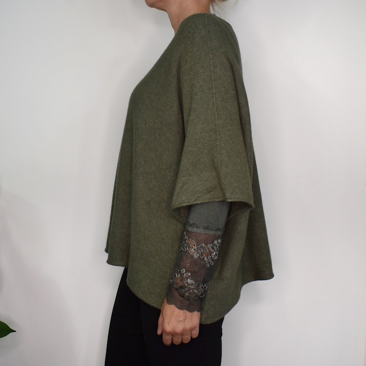 Stickad Ponchotröja KAKI