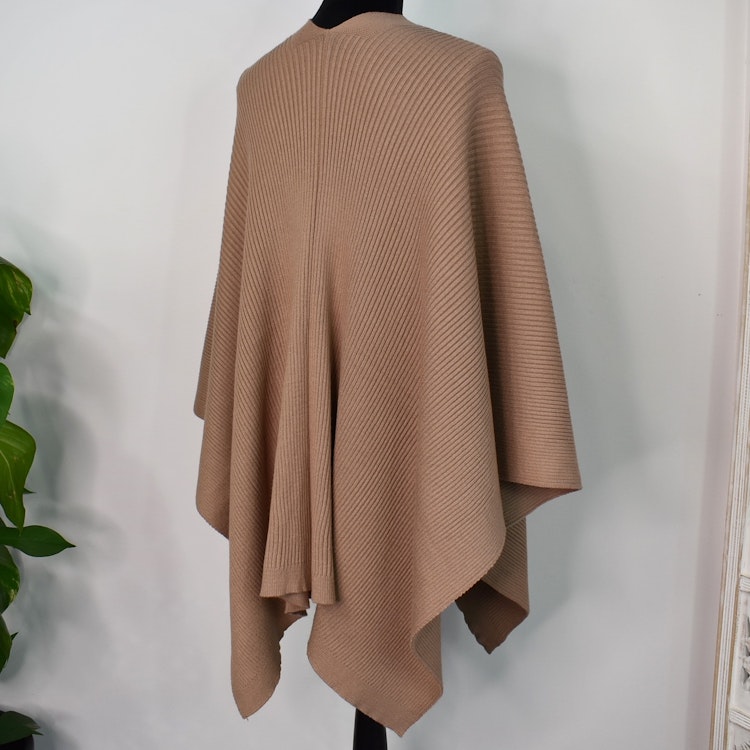 Poncho-sjal med spänne TAUPE
