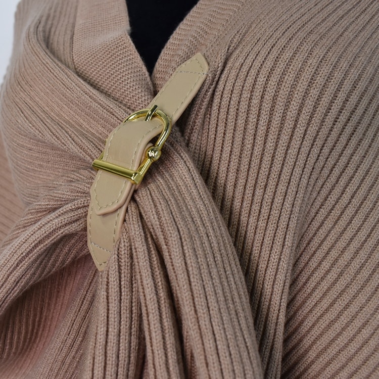 Poncho-sjal med spänne TAUPE