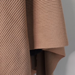 Poncho-sjal med spänne TAUPE