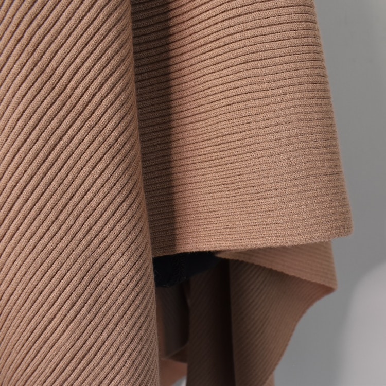 Poncho-sjal med spänne TAUPE