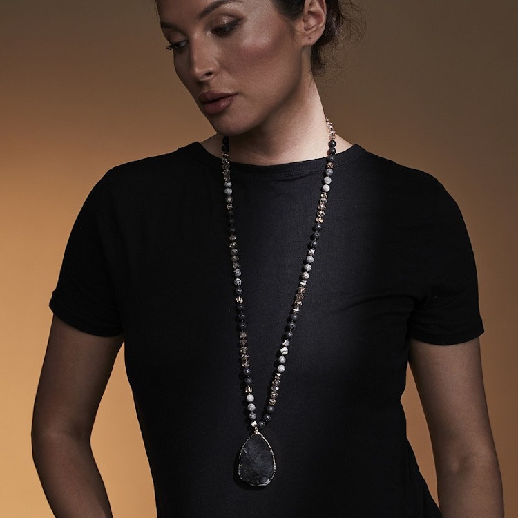 Halsband Nora SVART - The Moshi