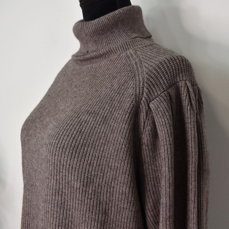 Stickad Polotröja Med Puffärm TAUPE