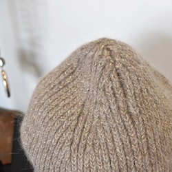 Stickad Mössa Glitter TAUPE
