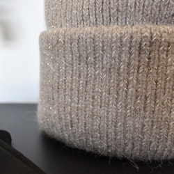 Stickad Mössa Glitter TAUPE
