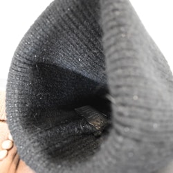 Stickad Mössa Glitter SVART